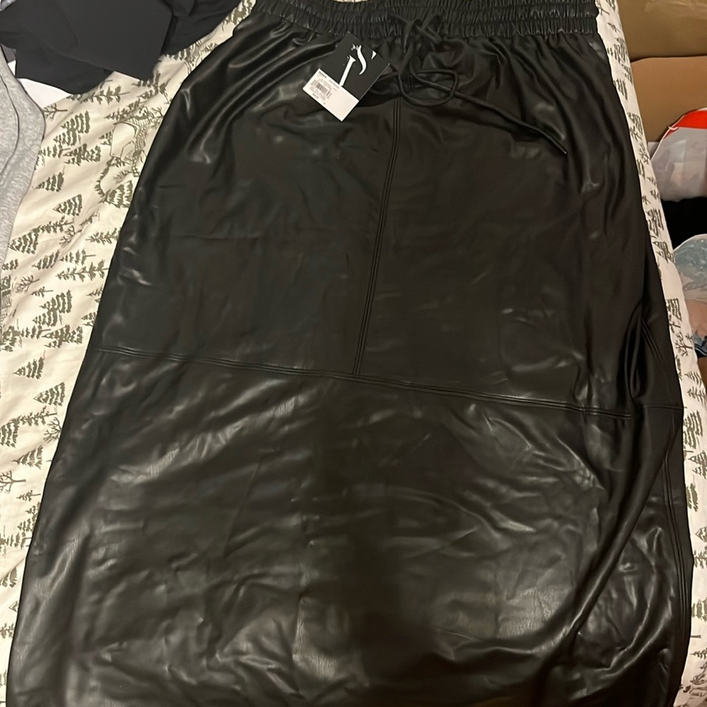 Black Faux Leather Midi Cinch Waist Vera Wang Skirt